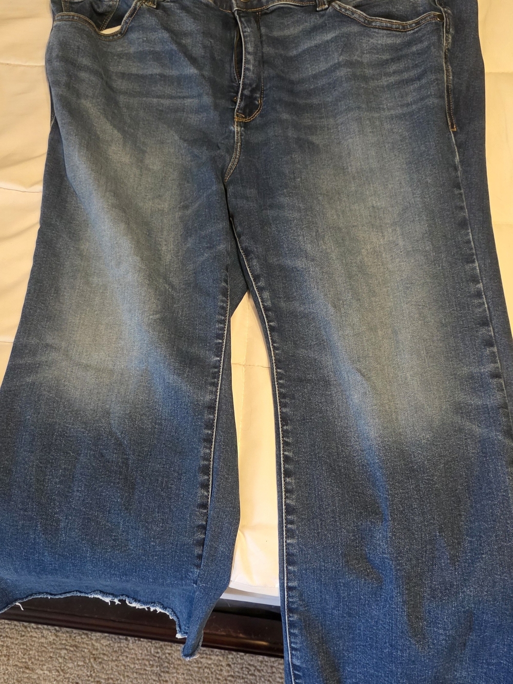 Torrid • Blue Washed Ankle Crop Jeans • 22